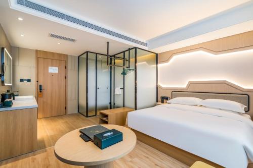 Ein Bett oder Betten in einem Zimmer der Unterkunft VYLUK Hotel Beijing Universal Studios-蔚徕酒店 北京环球影城店