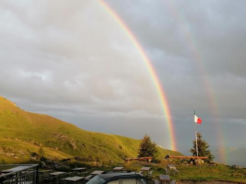 a rainbow in the sky over a parking lot at La dimora degli Angeli in Moggio