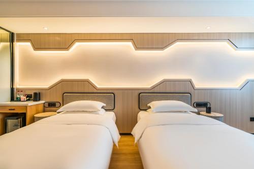 Ein Bett oder Betten in einem Zimmer der Unterkunft VYLUK Hotel Beijing Universal Studios-蔚徕酒店 北京环球影城店