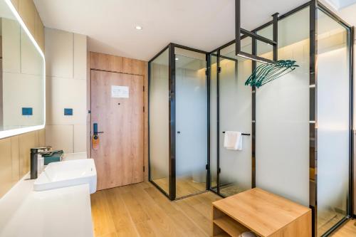 Ein Bett oder Betten in einem Zimmer der Unterkunft VYLUK Hotel Beijing Universal Studios-蔚徕酒店 北京环球影城店