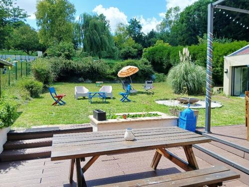 Vrt ispred objekta Pool House Champêtre