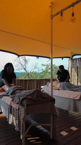Φωτογραφία από το άλμπουμ του Ndhula Luxury Tented Lodge σε White River