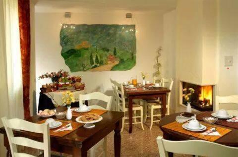 Restoran atau tempat lain untuk makan di Albergo Corte di Emma