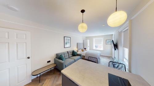 Et opholdsområde på Cathedral Views Heart of City Communal Laundry