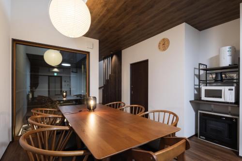 Η κουζίνα ή μικρή κουζίνα στο ねどこ GRANQ - Open-air Artificial Onsen & Barrel Sauna