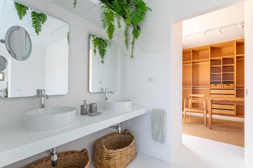 Koupelna v ubytování Adult Only Casa Chana - Contemporary villa with Private Pool and Sea Views