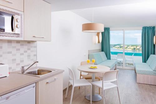 Dapur atau dapur kecil di HSM Sandalo Beach