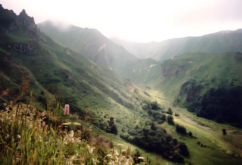 a view of a valley in a mountain range at Gite De La Fermette Aubepines in Rentières
