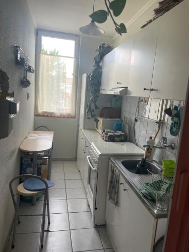 Η κουζίνα ή μικρή κουζίνα στο Kolor House Apartman