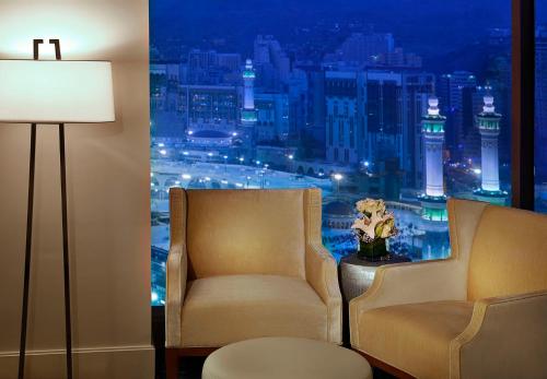 Hilton Hotel & Convention Jabal Omar Makkahにあるシーティングエリア