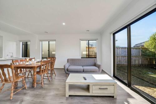 Μπαλκόνι ή βεράντα στο Modern Retreat 3BR Family Home