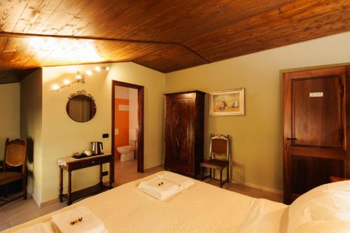 a bedroom with a bed and a vanity and a table at Alle tre Colline in Albugnano 