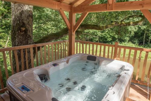 Fotografie z fotogalerie ubytování Les Cabanes des Blots v destinaci La Bussière