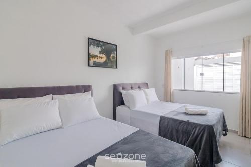 Ένα ή περισσότερα κρεβάτια σε δωμάτιο στο Casa 1Q c/ churrasq. garagem em Penha JCS0004