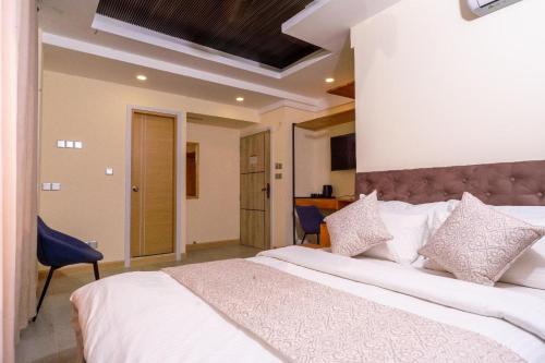 a bedroom with a large bed with white sheets and pillows at Fen Villa in Dharavandhoo
