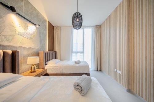 Postel nebo postele na pokoji v ubytování 2BR Aljada Apartment - 3 Washrooms - Sleeps 6 - Boulevard