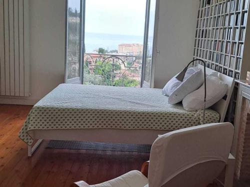 Spacieux 3P dans palace calme, vue mer à Menton