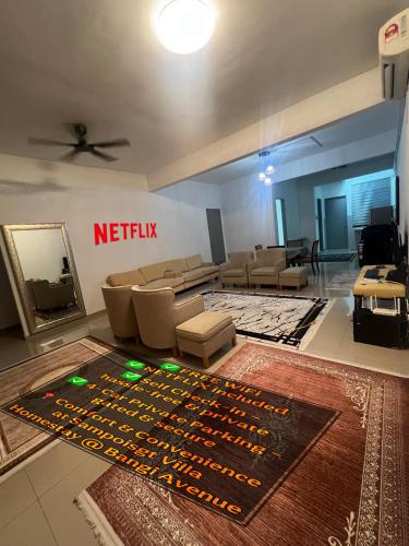SAMPOISGT VILLA HOMESTAY - Near Bangi Avenue, BACC, UKM, GMI, EVO, Bangi Gateway, KIPMallにあるシーティングエリア