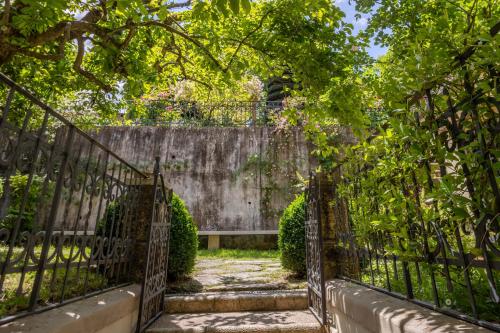 Κήπος έξω από το Palazzina Maresa