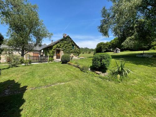 a house in a field with a yard at Maison Bleue in Lavault-de-Frétoy