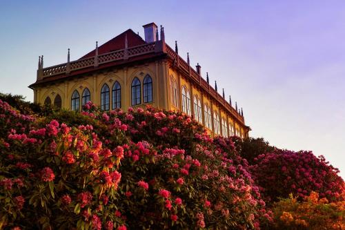 a building with a bunch of flowers in front of it at Ubytování E4 Praha Letná in Prague