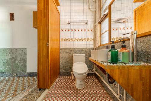 Neat Hostelにあるバスルーム