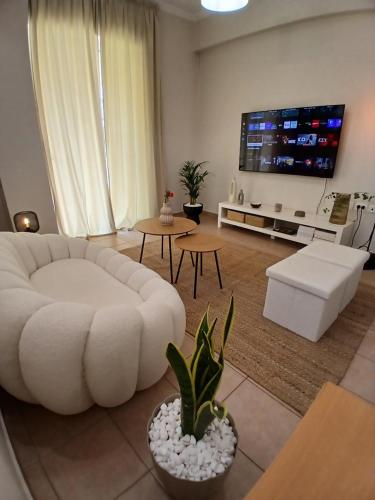 Μια τηλεόραση ή/και κέντρο ψυχαγωγίας στο Simplicity Luxury Living