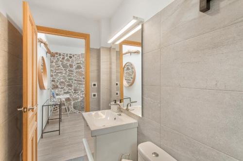a bathroom with a sink and a mirror at El Blanquizal A in La Aldea de San Nicolas