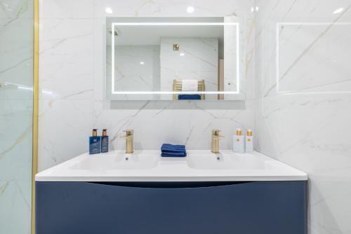 Ένα μπάνιο στο Rivieré Lux