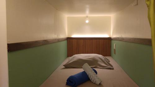 Ένα ή περισσότερα κρεβάτια σε δωμάτιο στο Buton Backpacker Lodge