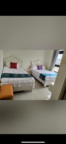 two beds in a room with two bedsitures at Shanhai B&B in Jinning