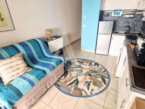 Studio cabine 4 personnes avec terrasse vue mer, climatisation et parking