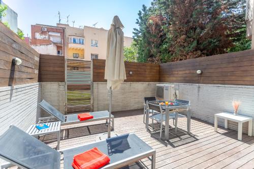 My Space Emirates - Splendid Apartment with Terrace and Pool near Park Güell