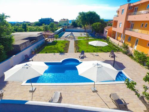 Bazén v ubytování Apartments Bonex nebo v jeho okolí