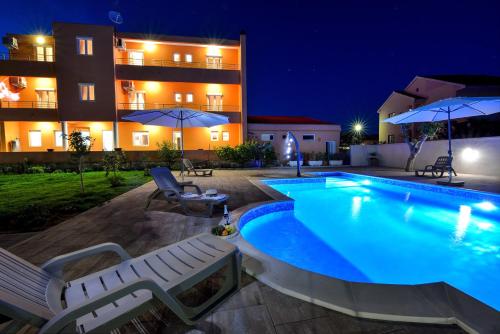 Bazén v ubytování Apartments Bonex nebo v jeho okolí