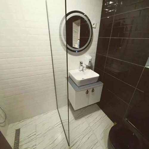 a bathroom with a sink and a mirror at Konak Hilltop Lodge & Villa in Kruševo