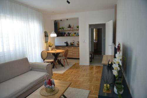 a living room with a couch and a table at Apartman Vasilisa in Novi Sad