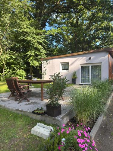 a backyard with a picnic table and a house at Two Tangerines in Milicz