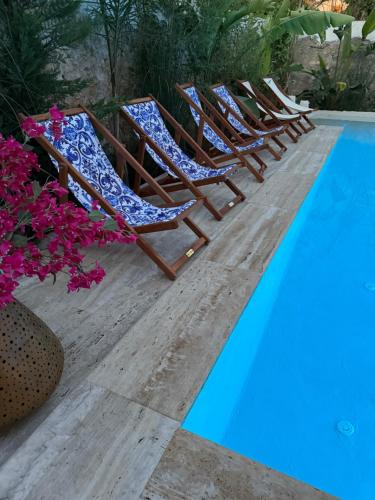 Бассейн в Bohemian Boutique Suites или поблизости