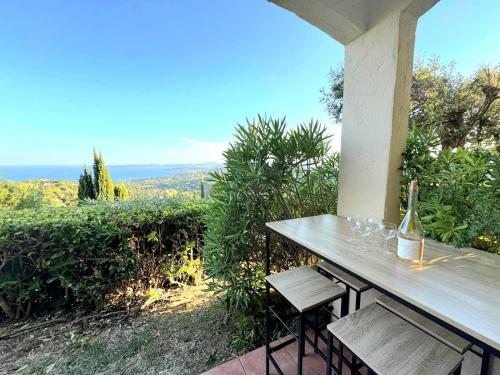 Var Azur - Studio - clim - piscine - vue mer