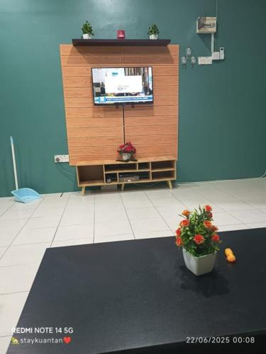 Μια τηλεόραση ή/και κέντρο ψυχαγωγίας στο Mawar Inn Gambang Kuantan
