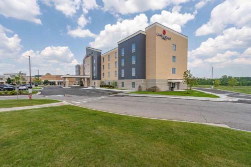 a large building on the corner of a street at Candlewood Suites - Detroit - Auburn Hills by IHG in Auburn Hills