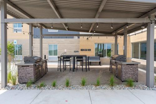 an outdoor patio with a table and grill at Candlewood Suites - Detroit - Auburn Hills by IHG in Auburn Hills