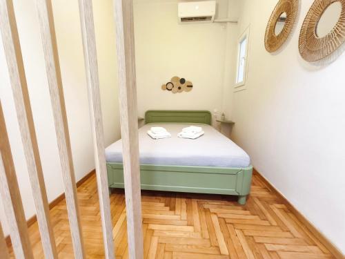 Cosy apartment next to Larissa station 1Gbps & Balcony