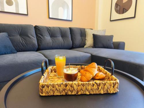 Cosy apartment next to Larissa station 1Gbps & Balcony