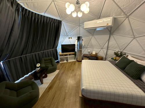 Ruang duduk di Khao Poon Camping