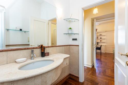 Baccina Apartment by Rental in Rome