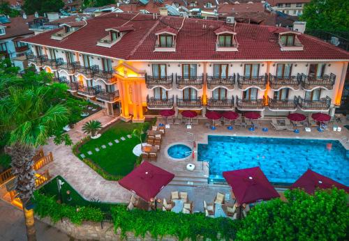 Бассейн в Dalyan Caria Luxury Hotel или поблизости