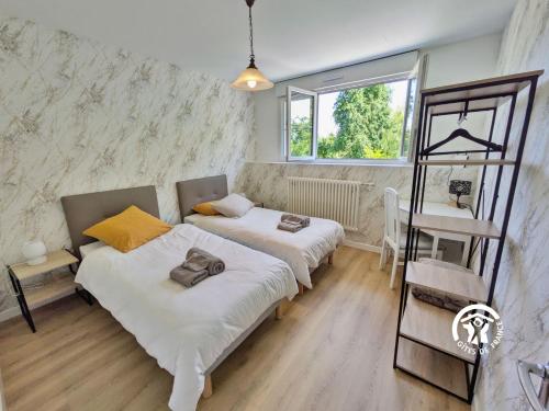 Katil atau katil-katil dalam bilik di Gîte de Villefeu, 8 personnes