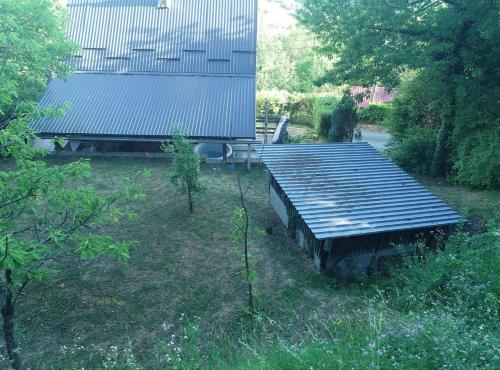 Zahrada ubytování Plesivica Hillside Holiday Home with Hot -Tub